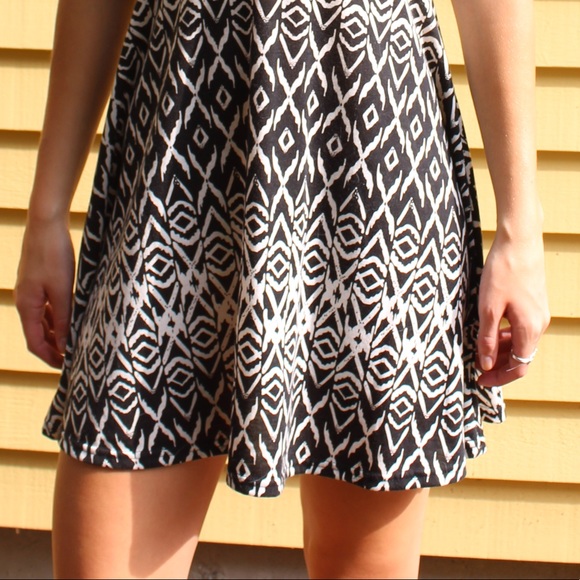 Black & White Print Dress - Picture 2 of 3